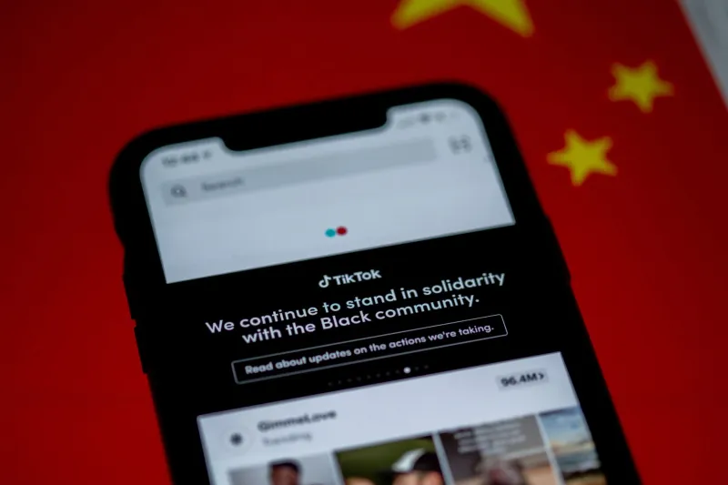 What Your Feed Is Quietly Skipping Over — And Why It Matters